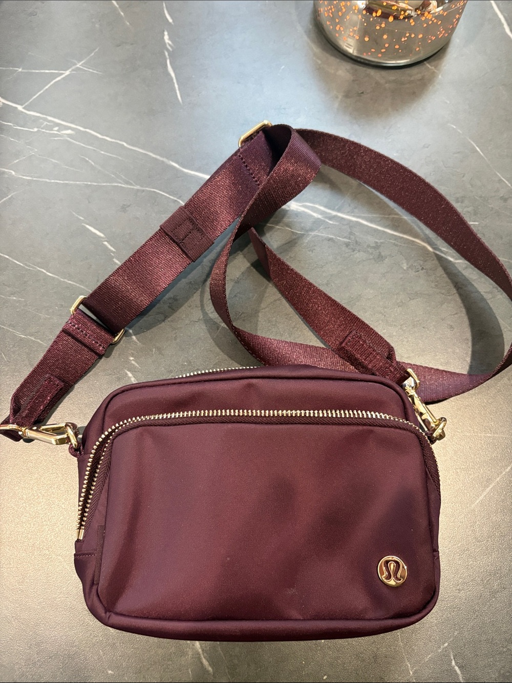 Lululemon everywhere crossbody bag 2L black plum/gold